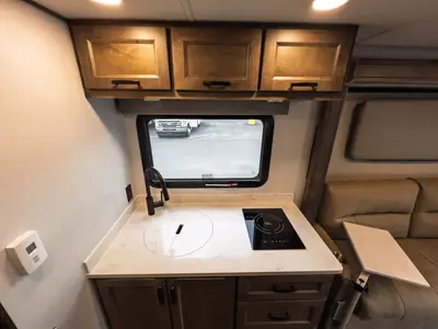 2026 Tiffin Motorhomes Midas photo 10
