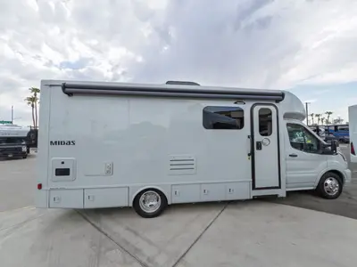 2026 Tiffin Motorhomes Midas photo 16
