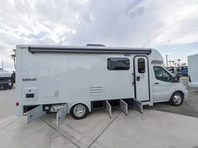 2026 Tiffin Motorhomes Midas photo 17