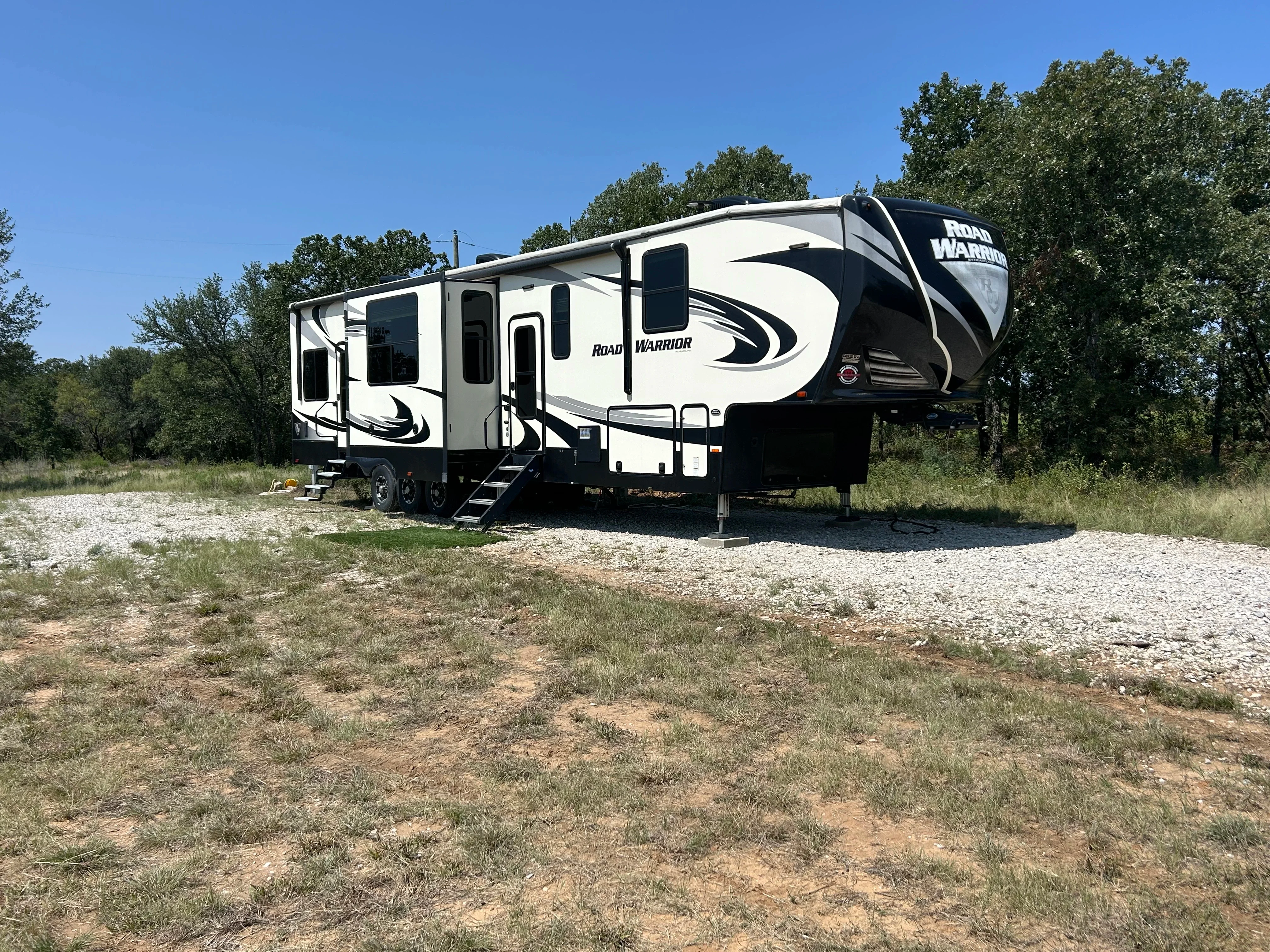 2018 HEARTLAND ROAD WARRIOR exterior