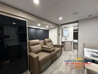 2025 Grand Design Imagine XLS photo 18