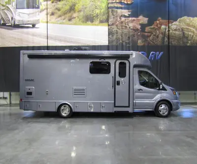 2026 Tiffin Motorhomes Midas photo 13
