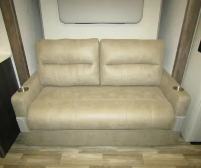 2026 Tiffin Motorhomes Midas photo 5
