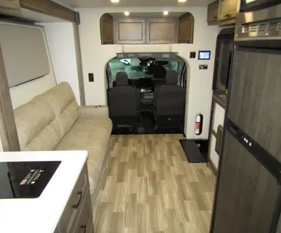 2026 Tiffin Motorhomes Midas photo 3