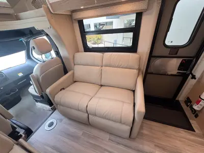 2027 Thor Motor Coach Delano photo 9