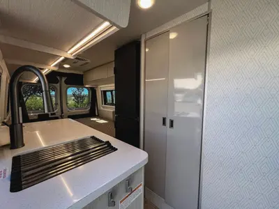 2027 Thor Motor Coach Tellaro photo 8