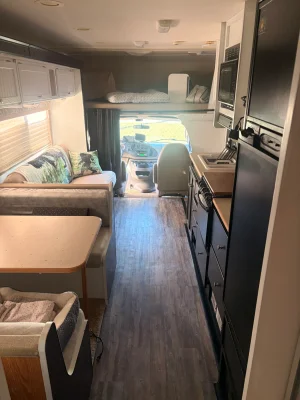 Used 2006 Winnebago Access 31C