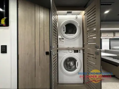 2026 Grand Design Lineage Series F photo 43