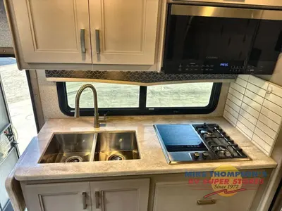 2024 Thor Motor Coach Omni photo 35
