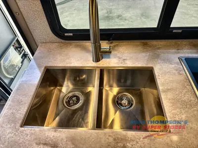 2024 Thor Motor Coach Omni photo 39