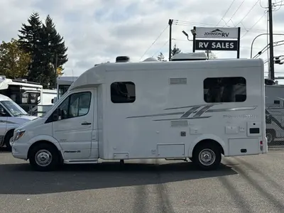2017 Pleasure Way Plateau photo 6
