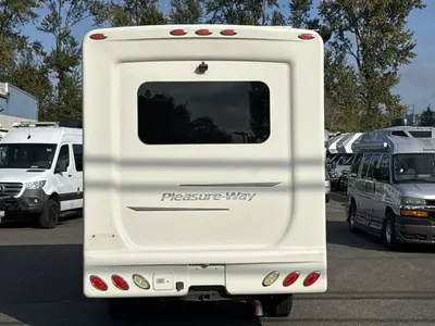 2017 Pleasure Way Plateau photo 8