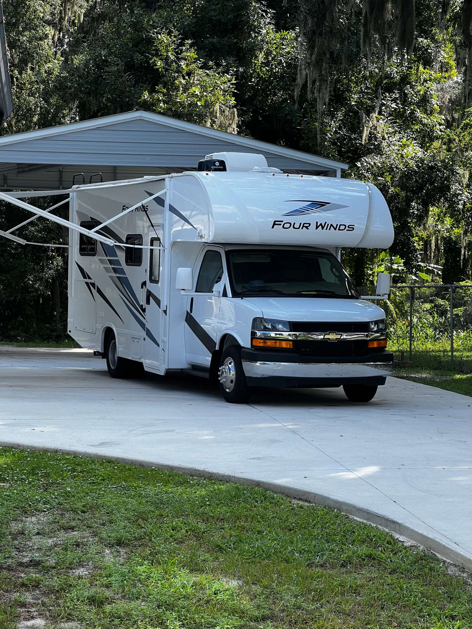 2024 THOR MOTOR COACH FOUR WINDS exterior