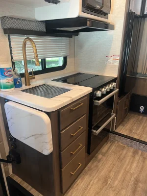 2024 THOR MOTOR COACH FOUR WINDS photo 2