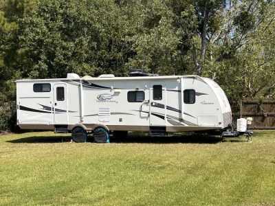 2012 COACHMEN FREEDOM EXPRESS DEEP SLIDE photo 9