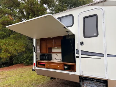 2012 COACHMEN FREEDOM EXPRESS DEEP SLIDE photo 5