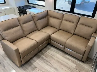 2027 Brinkley Model Z photo 6