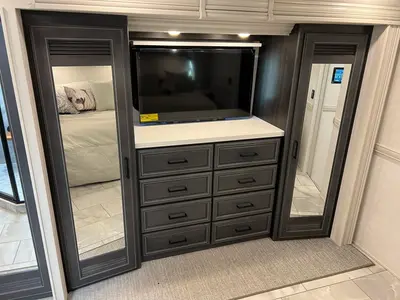 2027 Fleetwood Discovery LXE photo 26