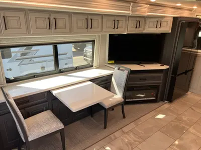 2027 Fleetwood Discovery LXE photo 16