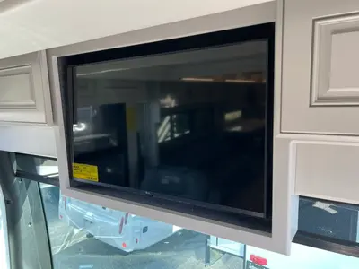 2027 Fleetwood Discovery LXE photo 4