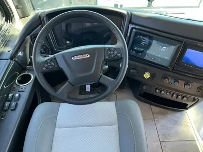 2027 Fleetwood Discovery LXE photo 2