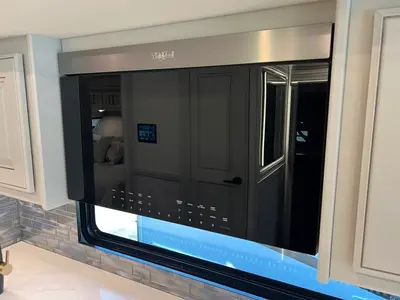 2027 Fleetwood Discovery LXE photo 12