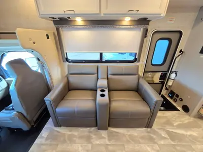 2024 Thor Motor Coach Quantum photo 16