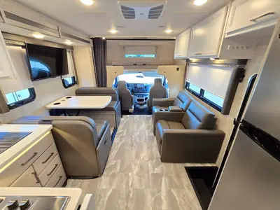 2024 Thor Motor Coach Quantum photo 3