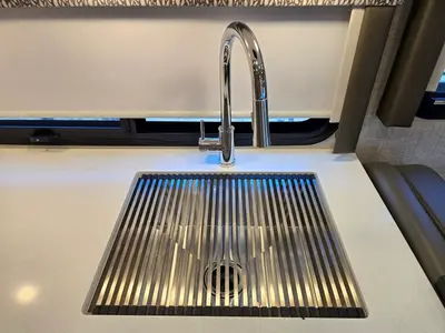 2024 Thor Motor Coach Quantum photo 13