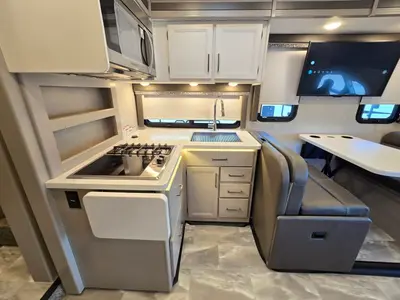 2024 Thor Motor Coach Quantum photo 9
