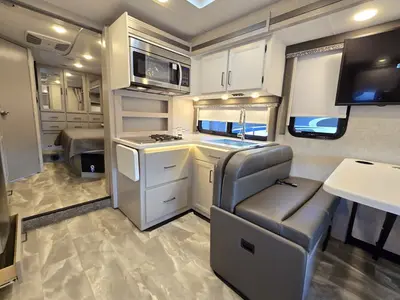 2024 Thor Motor Coach Quantum photo 8