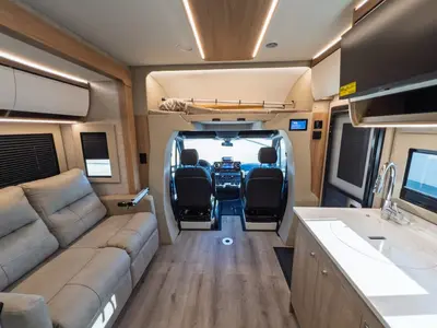 2027 Tiffin Motorhomes Wayfarer photo 4