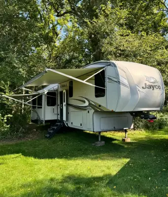 2018 EAGLE 321RSTS photo 2