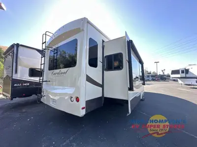2016 Forest River RV Cardinal photo 5