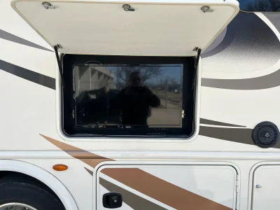 2017 THOR MOTOR COACH HURRICANE photo 6