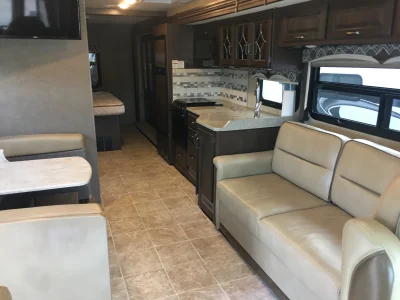 2017 THOR MOTOR COACH HURRICANE photo 9