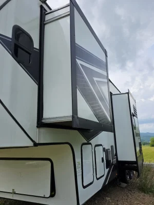 2023 GRAND DESIGN MOMENTUM G-CLASS photo 9