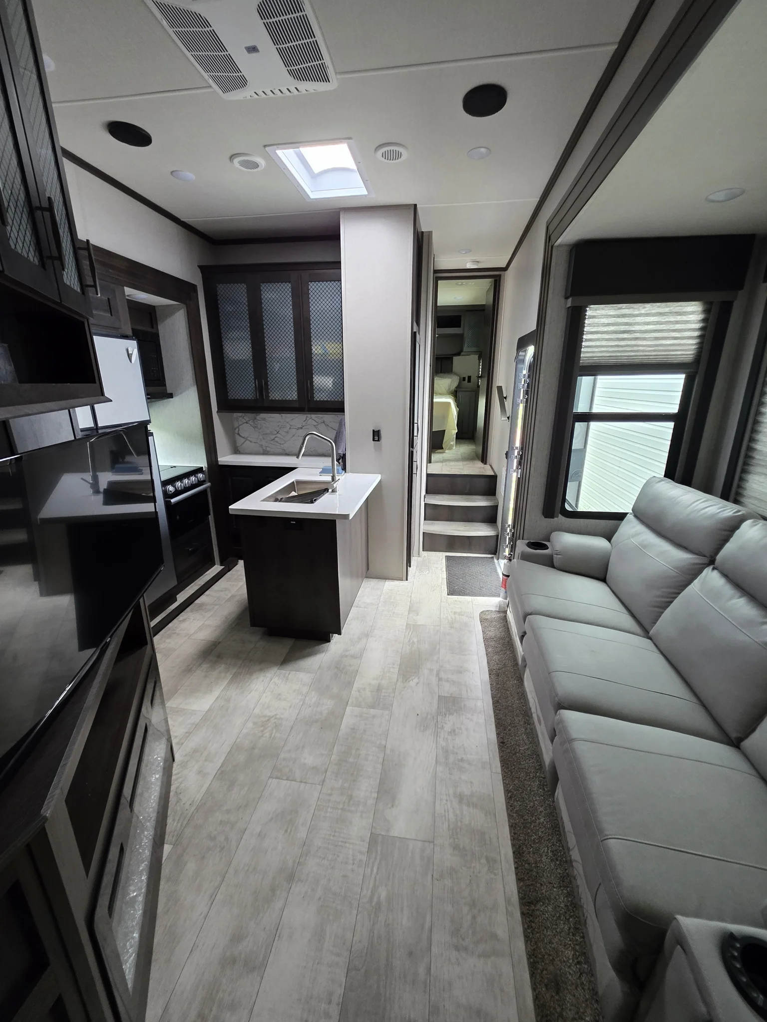 2023 GRAND DESIGN MOMENTUM G-CLASS exterior