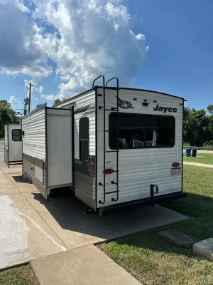 2022 JAYCO JAY FLIGHT photo 2
