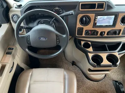 2020 Thor Motor Coach Quantum photo 2