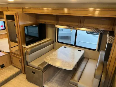 2020 Thor Motor Coach Quantum photo 6