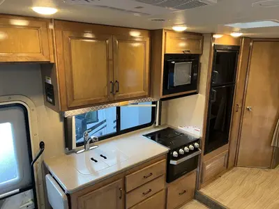 2020 Thor Motor Coach Quantum photo 11