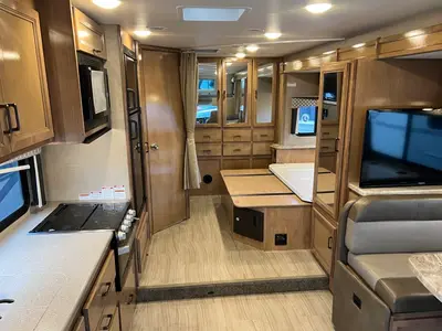 2020 Thor Motor Coach Quantum photo 5