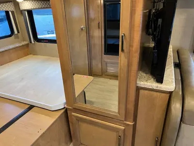 2020 Thor Motor Coach Quantum photo 10