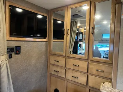 2020 Thor Motor Coach Quantum photo 22