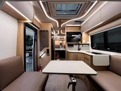 2027 Leisure Travel Unity photo 3