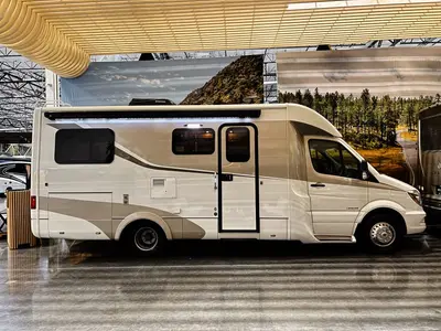 2016 Leisure Travel MH U24CB photo 18