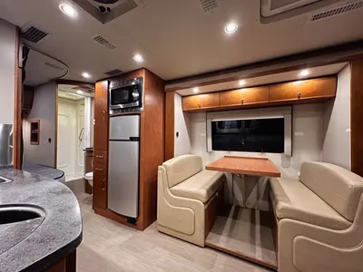 2016 Leisure Travel MH U24CB photo 5
