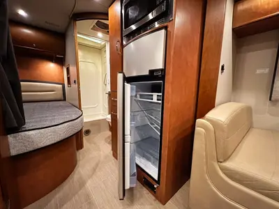 2016 Leisure Travel MH U24CB photo 7