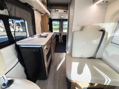 2027 Thor Motor Coach Talavera photo 5